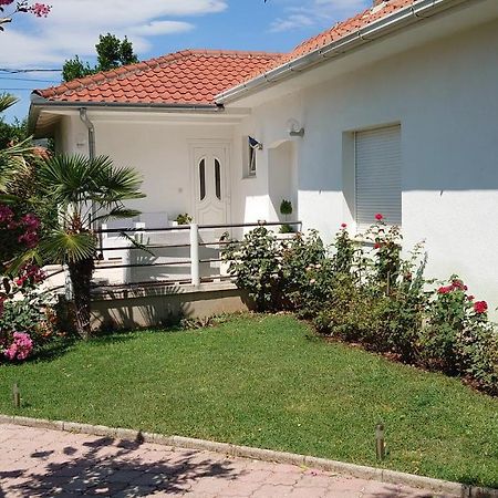 מוסטר Apartments Tulipan - With Free Private Parking Garage מראה חיצוני תמונה