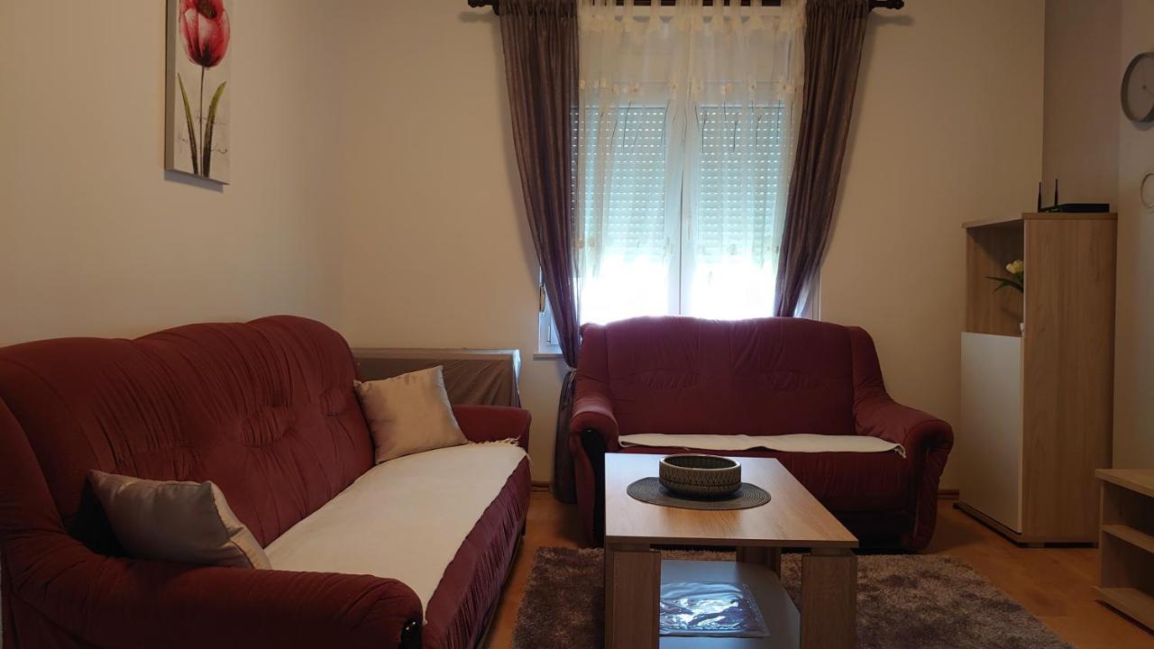 מוסטר Apartments Tulipan - With Free Private Parking Garage מראה חיצוני תמונה