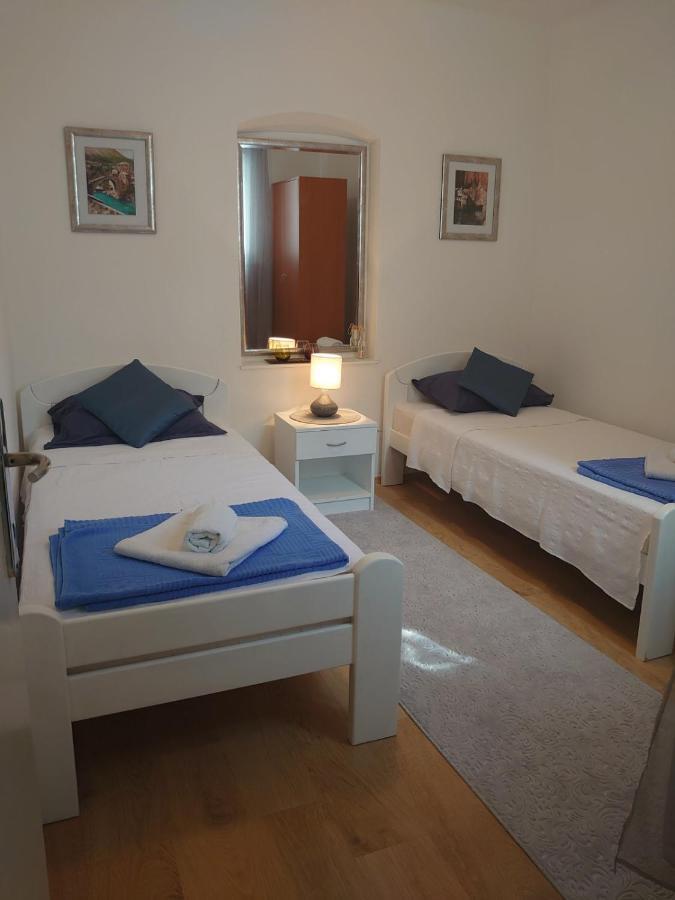 מוסטר Apartments Tulipan - With Free Private Parking Garage מראה חיצוני תמונה