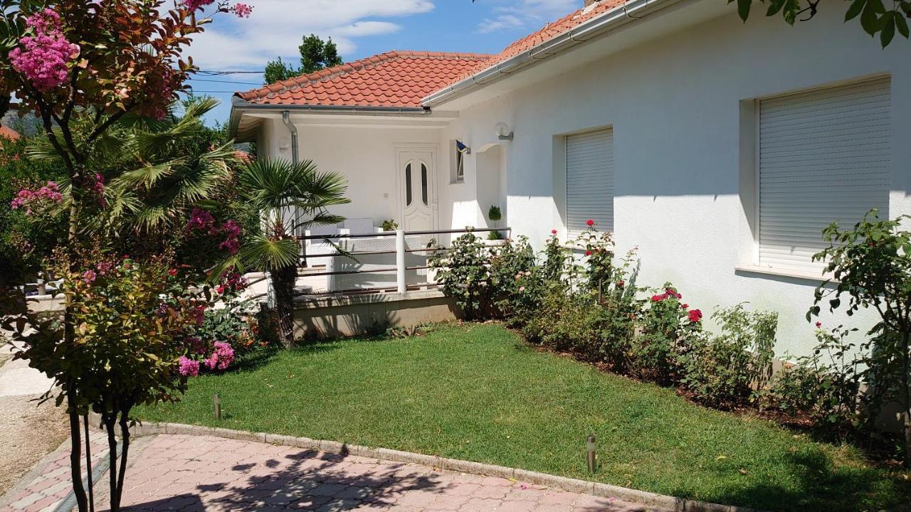 מוסטר Apartments Tulipan - With Free Private Parking Garage מראה חיצוני תמונה