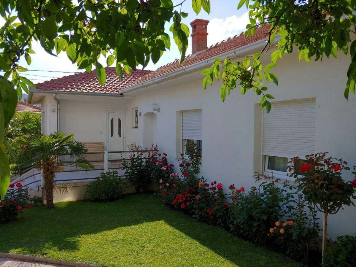 מוסטר Apartments Tulipan - With Free Private Parking Garage מראה חיצוני תמונה